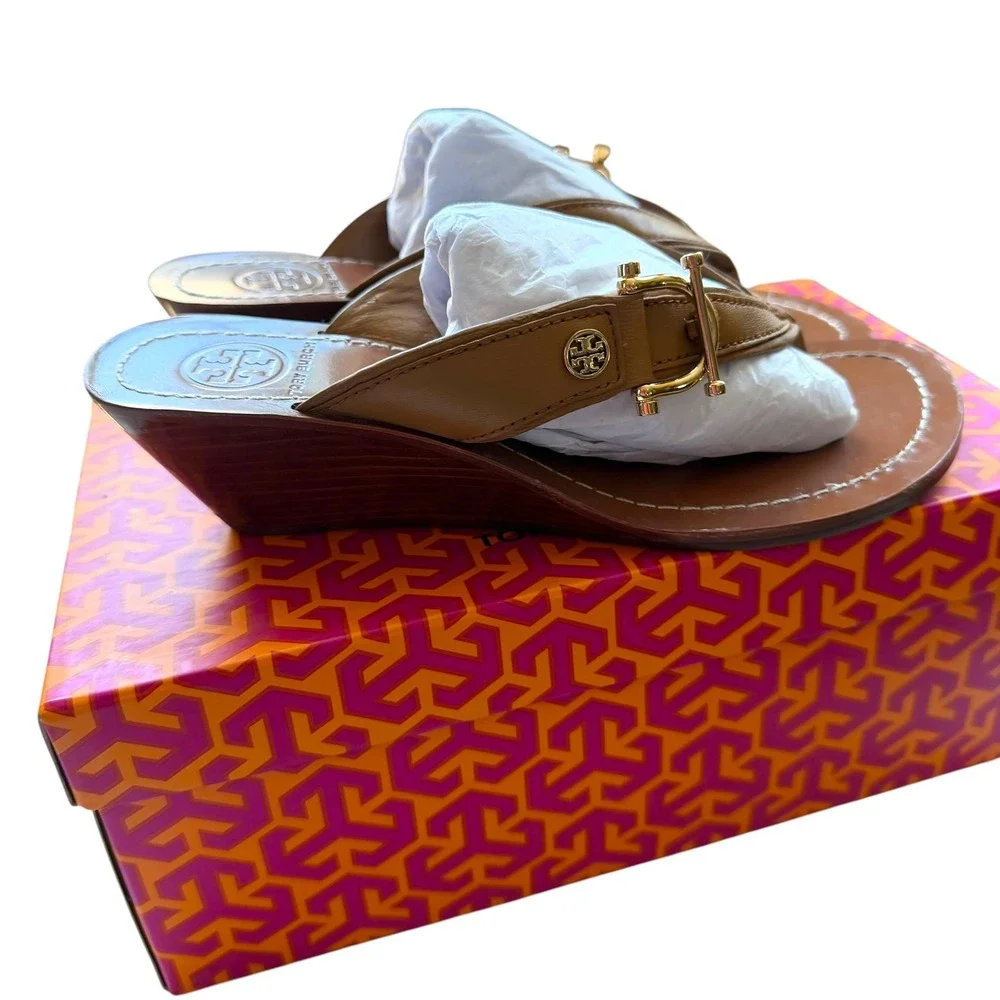 Tory Burch Nora 50mm Wedge Sandals Royal Tan Leather Gold Logo 5.5